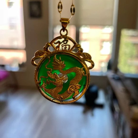 Green Jade Stone Dragon Pendant Necklace Amulet Protection Necklace - Picture 3 of 3